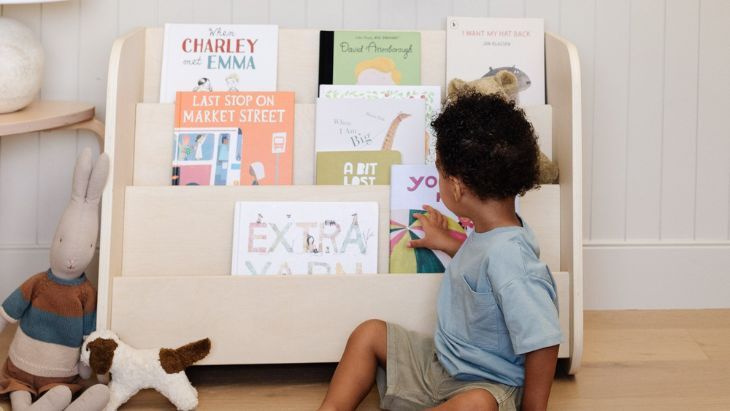 Kids bookshelf DIY play corner